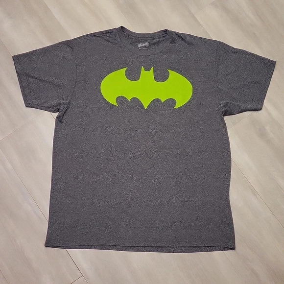 🛍DC‎ Comics Grey Short Sleeve Neon Green Batman Symbol Tee Mens Size Large - Picture 1 of 6